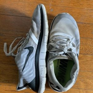 NIKE free runs (used)